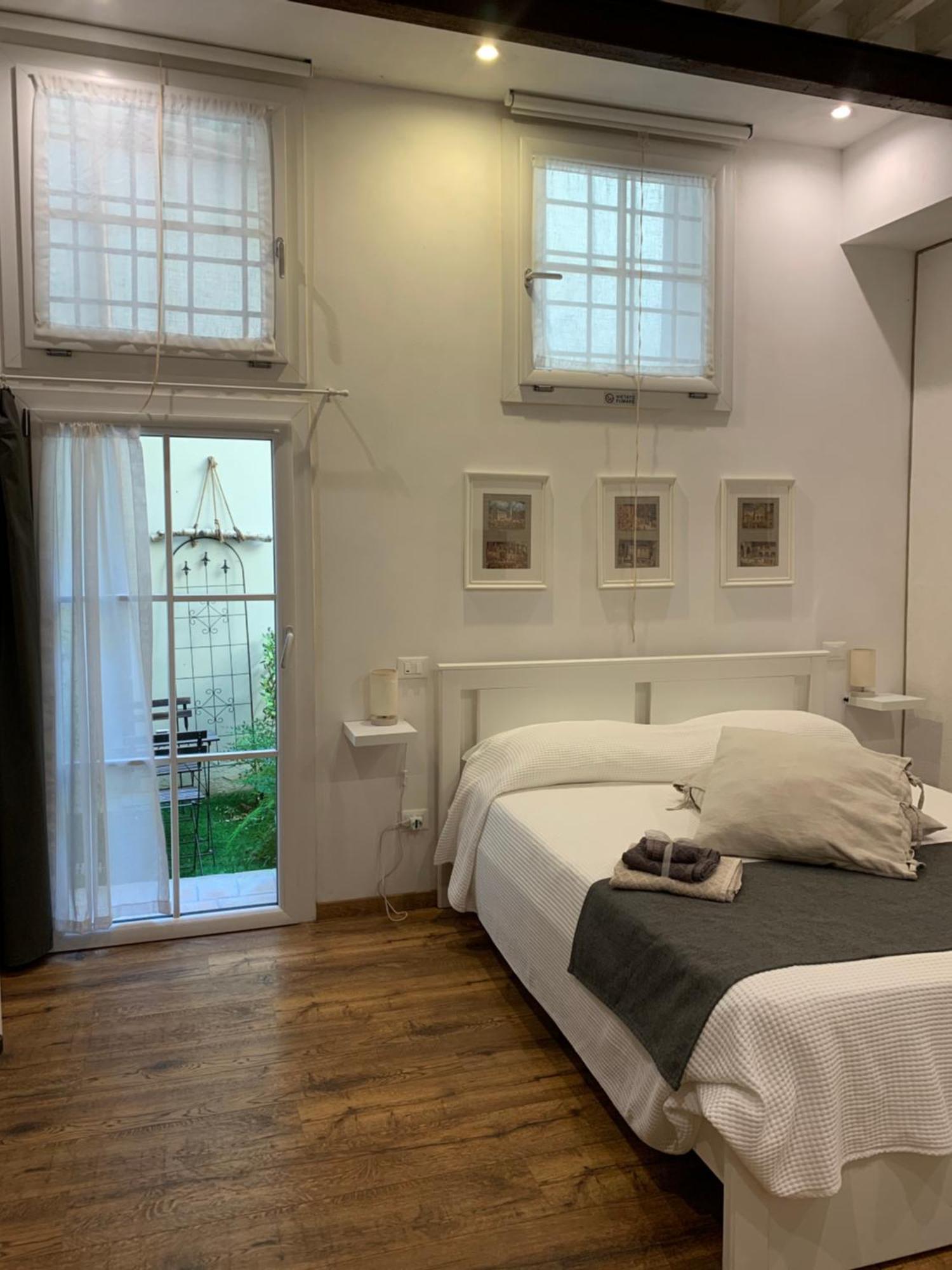 San Pierino Charming Rooms Lucca Bagian luar foto