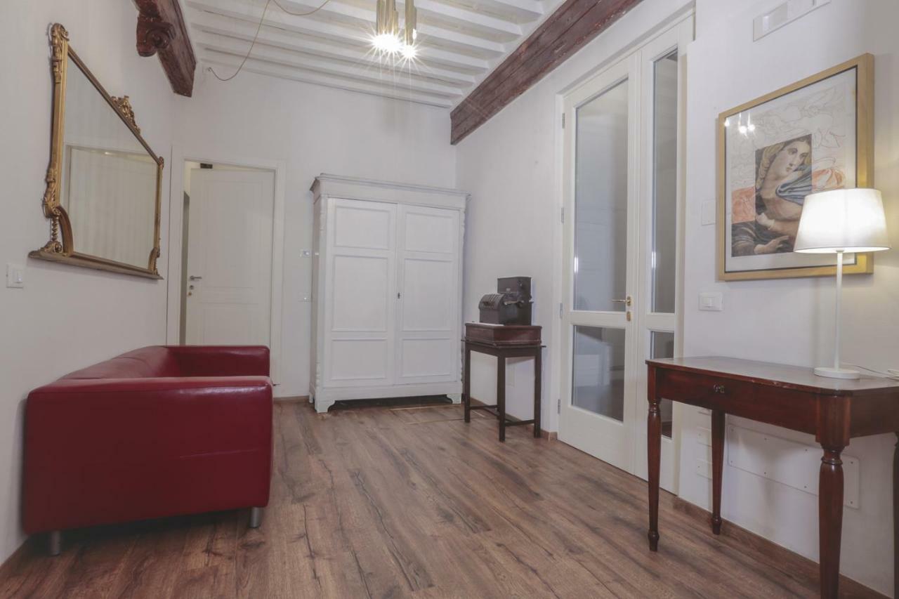 San Pierino Charming Rooms Lucca Bagian luar foto