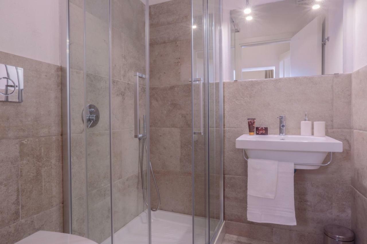 San Pierino Charming Rooms Lucca Bagian luar foto